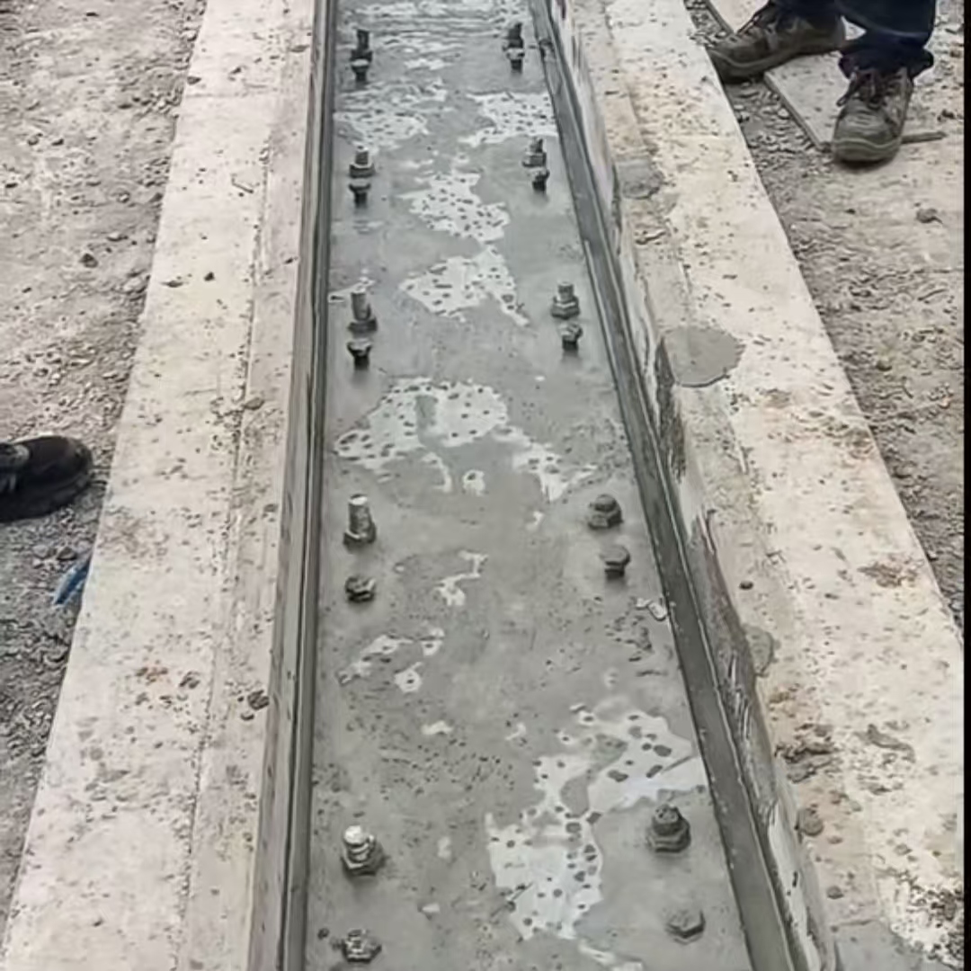 辰溪港口码头起重机龙门吊重型机械设备稳固用早强快凝轨道胶泥